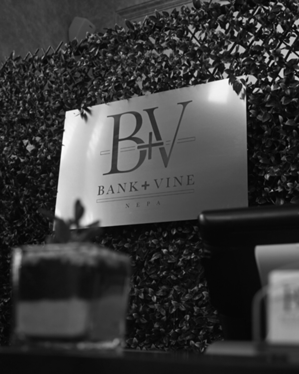 bank+vine sign in black and white