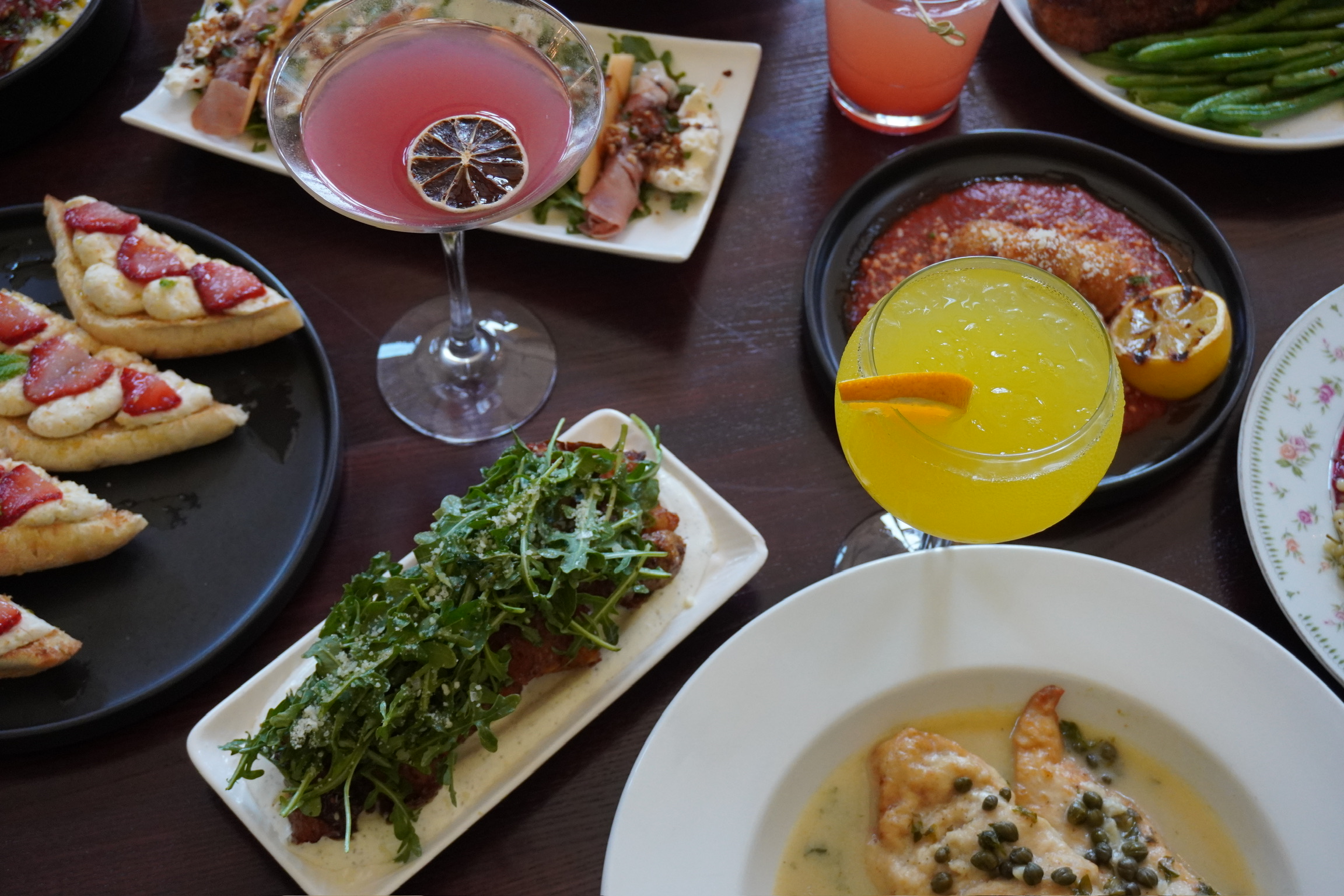 How Restaurants Create Atmosphere Before Tasting the Food